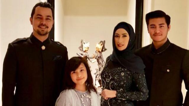 Di Pernikahan Anak Kandung Anissa Trihapsari Dan Ari Sigit Reuni Showbiz Liputan6 Com