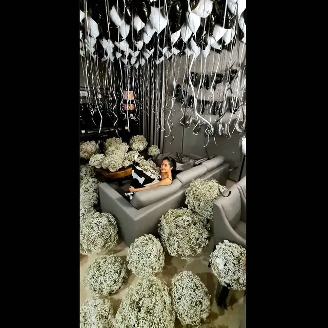 6 Potret Kejutan Ulang Tahun Lulu Tobing oleh Suami, Banjir Balon dan Bunga