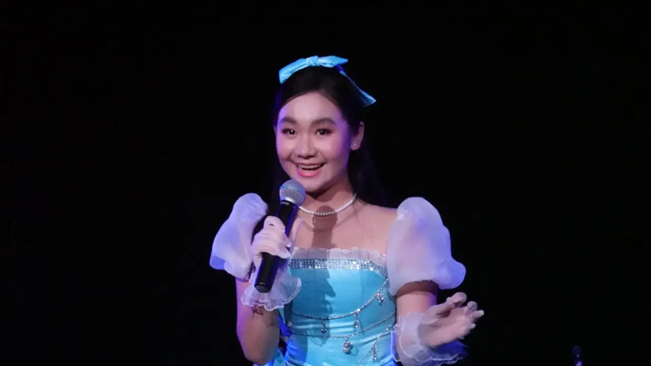 Jane Callista, penyanyi cilik yang beranjak remaja saat tampil dalam konser tunggalnya di usia 14 tahun. (Dok. IST/TheREP62)