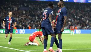 Bek Paris Saint-Germain asal Portugal #25, Nuno Mendes (C), melakukan selebrasi dengan penyerang Paris Saint-Germain asal Prancis #23, Randal Kolo Muani (R), setelah mencetak gol pertama Paris Saint-Germain selama pertandingan sepak bola putaran pertama hari pertama Liga Champions antara Paris Saint-Germain (PSG) dan Girona FC di Stadion Parc des Princes, di Paris, Kamis ini hari WIB (19/9/2024). (Franck FIFE/AFP)