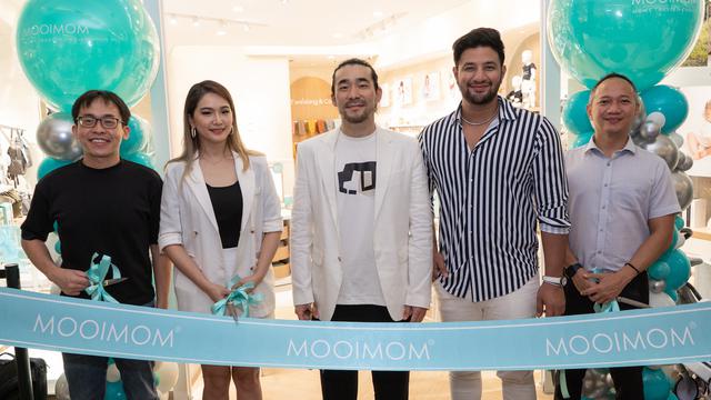 Suasana konferensi pers Mooimom Store Pondok Indah Mall Jakarta, 15 Juli 2022. Selain Yasmine Wildblood, ada Ammar Zoni. (Foto: Dok. Mooimom)