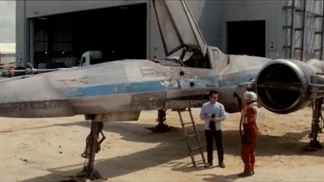 Bicara di Depan Pesawat, Sutradara Star Wars VII Diusir Pilot