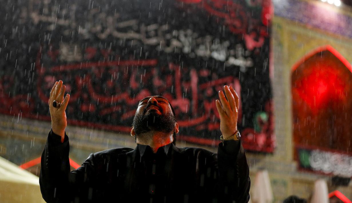 <p>Lailatulqadar adalah satu malam penting yang terjadi pada bulan suci Ramadhan, yang dalam Alquran digambarkan sebagai malam yang lebih baik dari seribu bulan. (AP Photo/Anmar Khalil)</p>