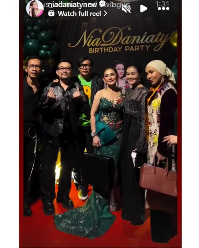 Dirayakan bak sweet seventeen, begini gaya 8 seleb di ulang tahun ke-61 Nia Daniaty