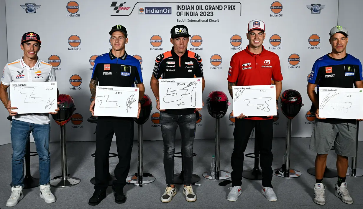 Sejumlah pembalap MotoGP menunjukkan gambar Sirkuit Buddh setelah konferensi pers menjelang MotoGP India 2023 pada 21 September 2023. (AFP/Money Sharma)