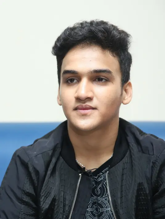 Faisal dan janda satu anak asal Depok itu seperti diketahui mengisi program berbuka. Keduanya juga sering istirahat bersama dalam satu ruangan. Bagi Faisal, ini merupakan puasa pertamanya di luar negaranya. (Bambang E. Ros/Bintang.com)