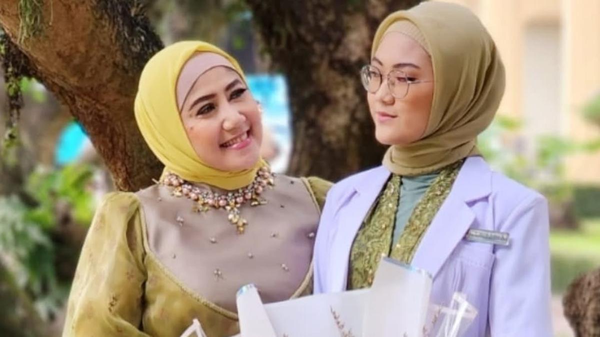 Sherin Anasya Putri Ine Sinthya Jalani Prosesi Sumpah Dokter, Raih Predikat Cumlaude!