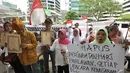 Para pengunjuk rasa menutut Presiden Jokowi untuk bertindak tegas menyelamatkan aset-aset yang di komersialisasikan, Jakarta, Kamis (18/12/2014). (Liputan6.com/Miftahul Hayat)