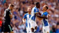 Pemain Brighton and Hove Albion Moises Caicedo (tengah) melakukan selebrasi bersama rekannya usai mencetak gol ke gawang Leicester City pada pertandingan Liga Premier Inggris di The Amex Stadium, Brighton, Inggris, 4 September 2022. Brighton and Hove Albion menang dengan skor 5-2 dan membuat Leicester City terbenam pada dasar klasemen Liga Inggris. (Steven Paston/PA via AP)