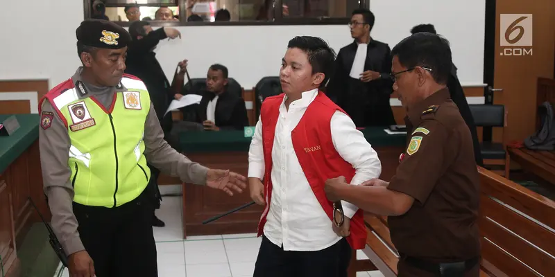 Divonis 15 Tahun Penjara, Begini Ekspresi Kiki Adik Bos First Travel