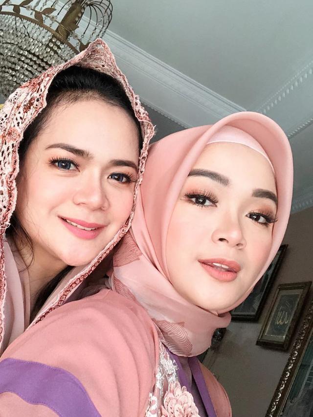 Sering Dikira Kembar, Ini 7 Potret Kebersamaan Shezy dan Sheza Idris