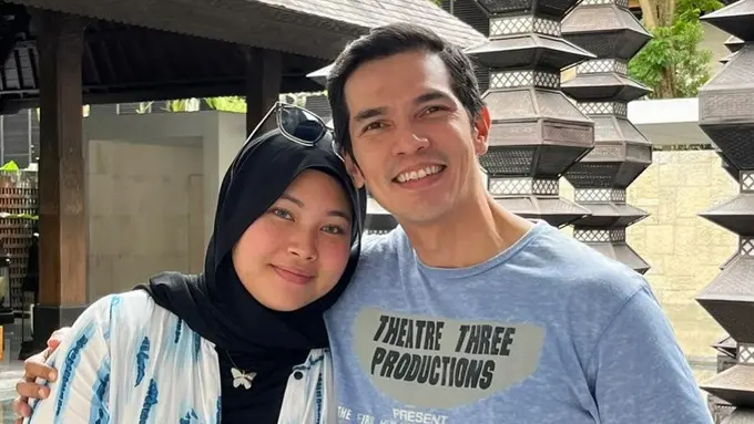Potret Sharla Martiza dan Adrian Maulana (Sumber: Instagram/adrianmaulana)
