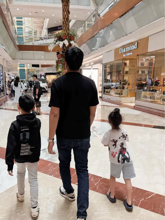 5 Potret Melody Prima Perlihatkan Wajah Anak Ketiga, Si Bungsu yang Menggemaskan (credit: instagram.com/melodyprima).