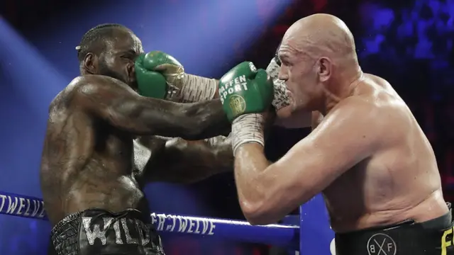 Hajar Deontay Wilder, Tyson Fury Rebut Gelar WBC
