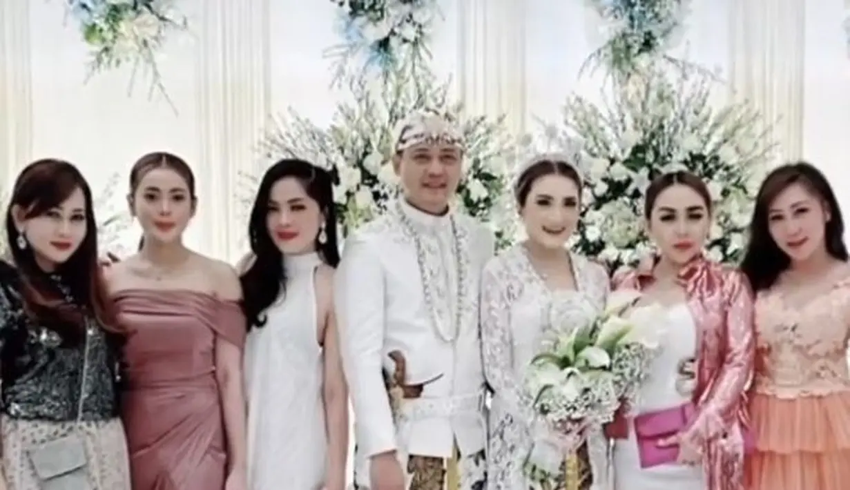 Teman artis lain yang hadir adalah si cantik Daniar Masterchef Indonesia. [Instagram.com/daniarmci5]