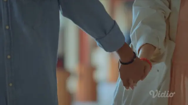 Adegan Romantis Jingga dan Senja