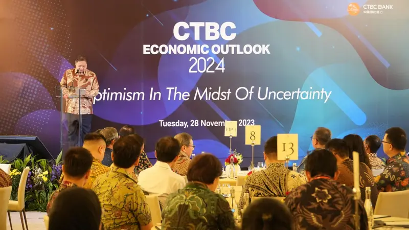 Menteri Koordinator Bidang Perekonomian Airlangga Hartarto dalam acara CTBC Economic Outlook 2024 bertema ‘Optimism in the Midst of Uncertainty’ di Jakarta, Selasa (28/11/2023). (Dok Kemenko Perekonomian)