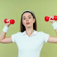 Selain membuat otot lebih kencang, latihan angkat beban ini juga membantu menjaga postur agar terlihat lebih elegan dan lentur. (foto/dok: stockking)
