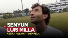 Berita video Luis Milla bereaksi tersenyum ketika suara pesawat sempat mengganggu sesaat ketika dirinya menjelaskan menu latihan Persib Bandung, Kamis (1/9/2022) pagi hari WIB.