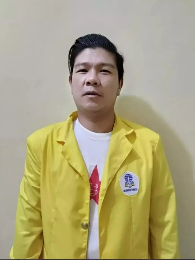7 Potret Andika Mahesa Lanjutkan Pendidikan di Bangku Kuliah, Pakai Jas Almamater