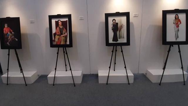 Pameran foto "7 Perempuan 7 Rupa, Ekspresi Kebahagiaan di Usia 50+" di Summarecon Mall Serpong. Liputan6.com/Pramita Tristiawati