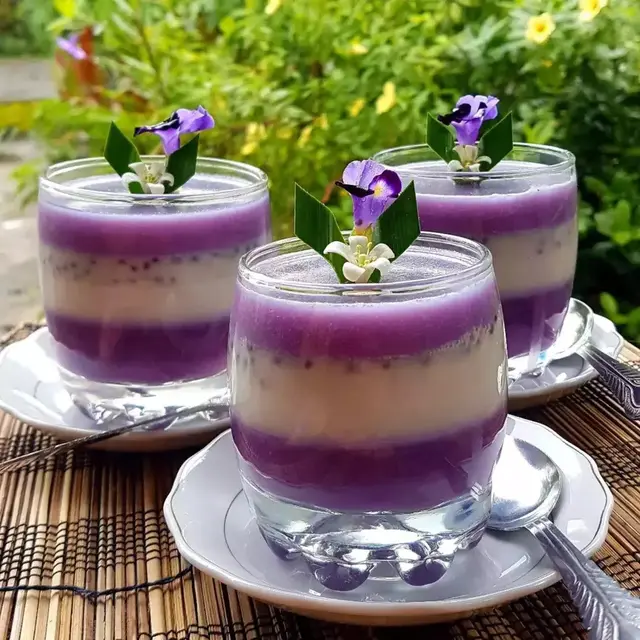 Resep puding ubi ungu dengan selasih untuk jadi menu sahur dan buka puasa. (dok. Cookpad @cookLouna10)