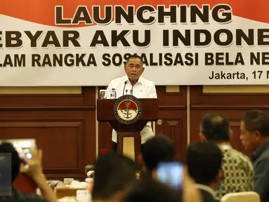 Menteri Pertahanan, Ryamizard Ryacudu memberikan sambutan saat peluncuran Gebyar Aku Indonesia di Jakarta, Kamis (17/3/2016). Gebyar Aku Indonesia ini ditujukan untuk mensosialisasikan kesadaran bela negara di kalangan muda. (Liputan6.com/Faizal Fanani)