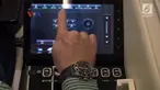 Menelepon teman, mencari pom bensin, dan mendengarkan streaming musik kini bisa dilakukan lewat dashboard mobil.