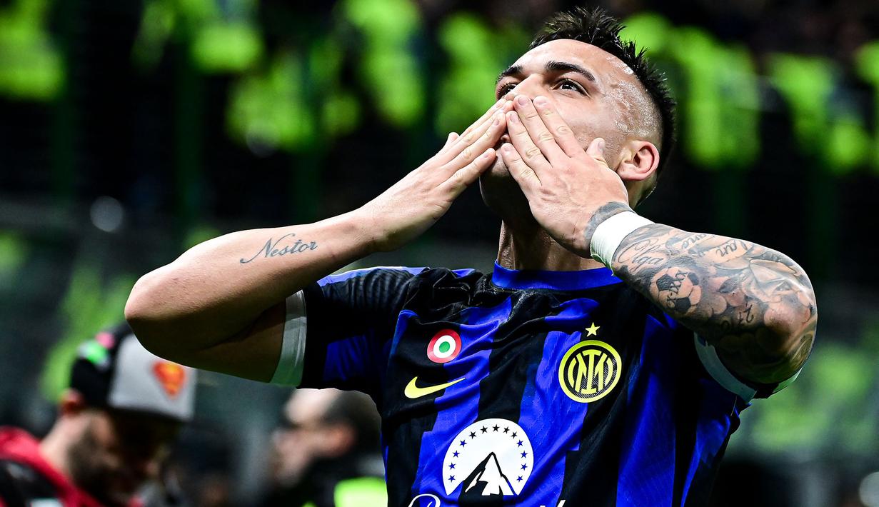 Sepanjang sejarah klub, tercatat hanya ada tiga pemain asing Inter Milan yang mampu mengoleksi di atas 100 gol di ajang Serie A Liga Italia. Dari ketiganya, dua pemain tercatat berasal dari Argentina dan salah satunya kini masih aktif bermain untuk Inter Milan. Berikut daftar ketiga pemain hebat tersebut. (AFP/Piero Cruciatti)