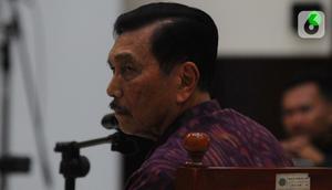 Majelis Hakim PN Jakarta Timur menunda sidang karena saksi pelapor, Luhut Binsar Pandjaitan, tidak bisa menghadiri persidangan lanataran berada di luar negeri. (merdeka.com/Imam Buhori)