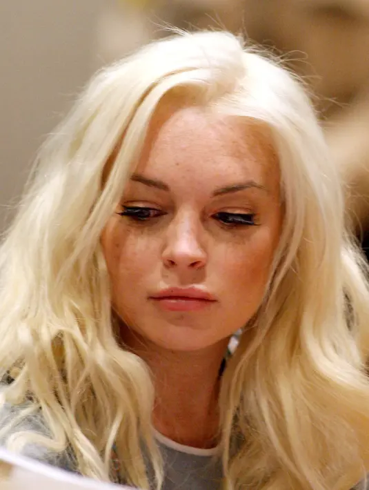 Lindsay Lohan merasa kesepian dan butuh teman. Hal ini disampaikan oleh seorang sopir taksi yang dikabarkan baru saja makan siang dengan Lindsay. (Bintang/EPA)