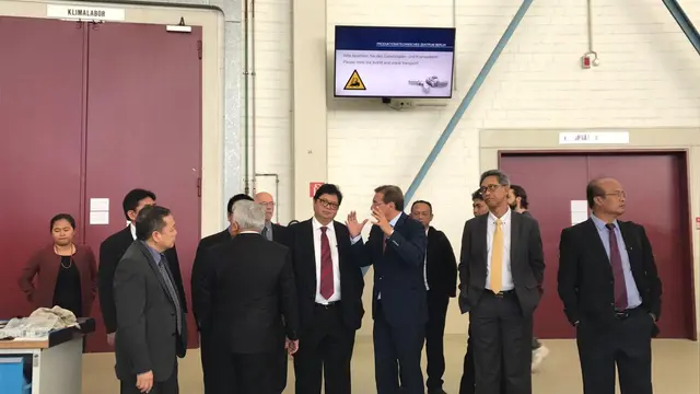 Menperin Airlangga Hartarto bertemu dengan Prof Dr Ing Holger Kohl dari Berlin University