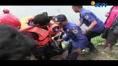 Topan dan Rendy kabur dan sengaja menceburkan diri ke Kali Ancol. 
