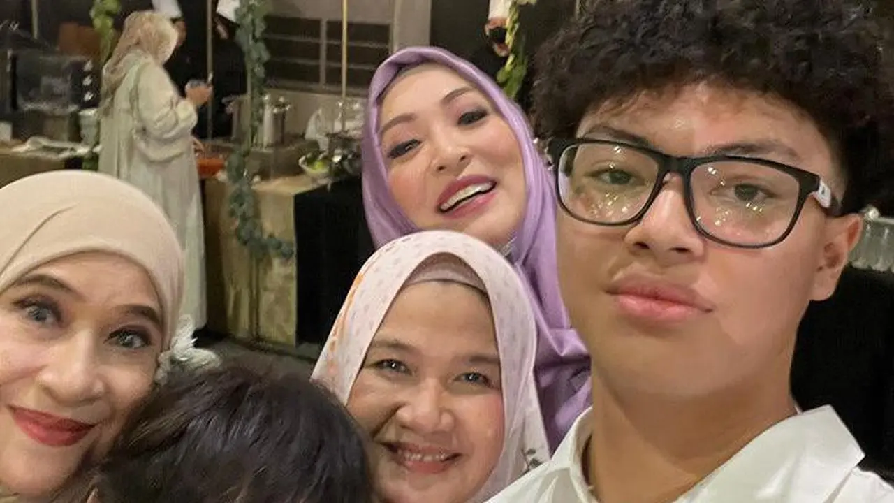 Potret Angelina dan Keanu Massaid (Sumber: Instagram/@angelinasondakh09)