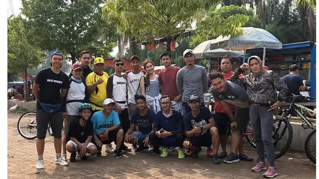 6 Potret Kebersamaan Ayu Ting Ting Bareng Tetangga, Kompak dan Seru