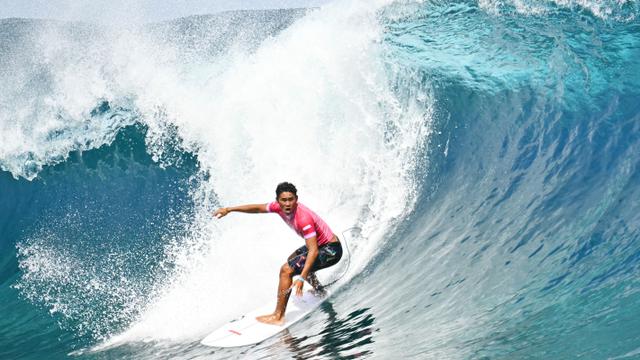 Foto: Aksi Rio Waida di Babak Pertama Selancar Ombak Olimpiade Paris 2024
