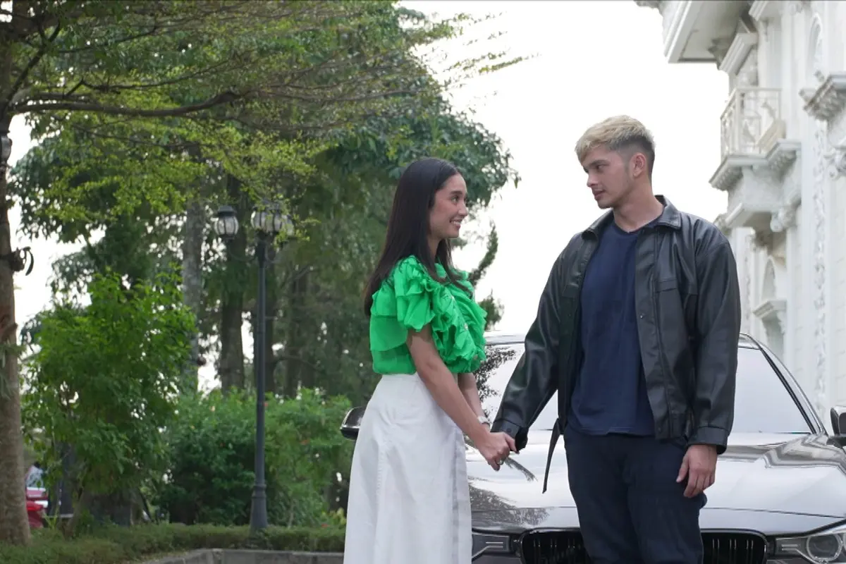 Di Antara Dua Cinta