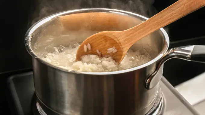 Tips Masak Nasi Pakai Panci Saja Tanpa Dikukus