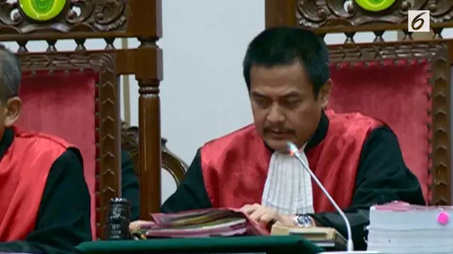 Jaksa Penuntut Umum menuntut Gubernur DKI Jakarta Basuki Tjahaja Purnama atau Ahok dalam sidang dugaan penistaan agama hukuman 1 tahun penjara dengan masa percobaan 2 tahun kepada Ahok.