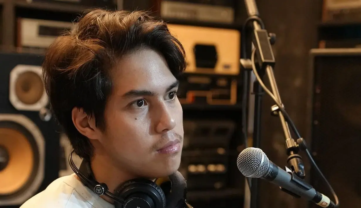 Al El Dul kini makin dewasa dan karismatik, kembali menyatukan visi mereka bermusik. [Instagram.com/elelrumi]