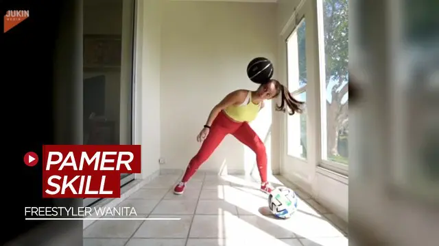 Berita Video Bak Neymar dan Cristiano Ronaldo, Freestyler Wanita ini Pamer Skill Juggling dari Bola Tenis Hingga Bola Basket