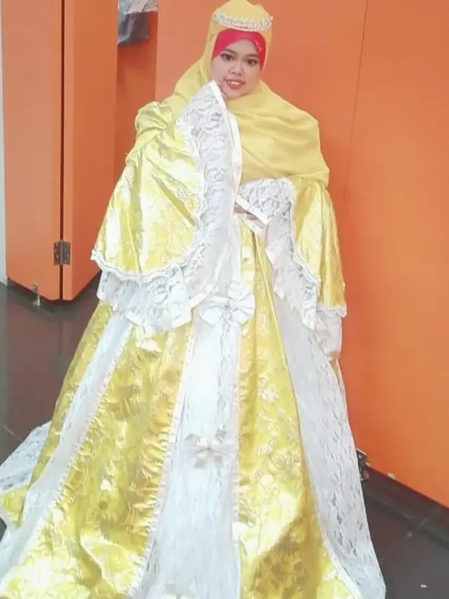 7 Gaya Kekeyi Sebut Dirinya Queen Pentol Ini Curi Perhatian