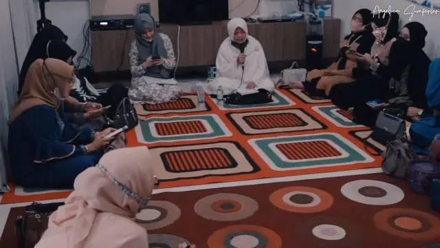6 Potret Tasyakuran 4 Bulan Kehamilan Angelica Simperler, Tampil Berhijab