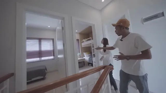 Rumah Mewah Dwinda Ratna dan Furry Setya