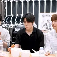 Rumah sultan Andara kembali menarik perhatian. Setelah beberapa pemain sepak bola dunia, kali ini member NCT datang ke kediaman pria dua orang anak ini. Mereka adalah Jungwoo, Doyoung dan Jaejung membuat orang di rumah Raffi heboh.  Berikut potretnya. [Youtube/Rans Entertainment]