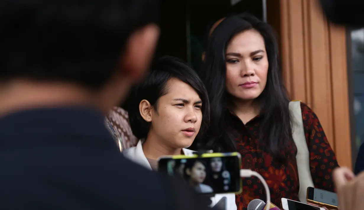 Sejak sang suami memutuskan untuk menceraikannya, Evelyn terus berusaha mempertahankan rumah tangganya. Apalagi Aming dan Evelyn baru sembilan membina bahtera rumah tangga. (Nurwahyunan/Bintang.com)