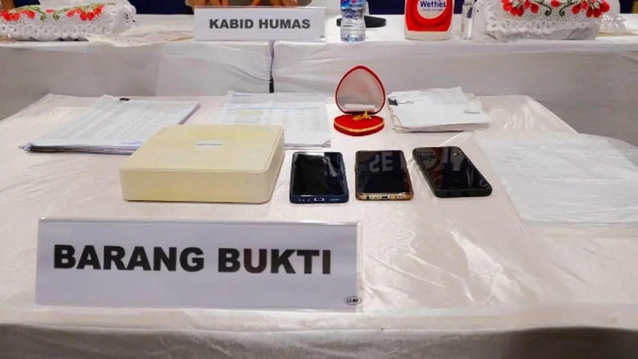 Barang bukti dugaan penggelapan perusahaan sembako miliaran rupiah yang disita Polda Riau.