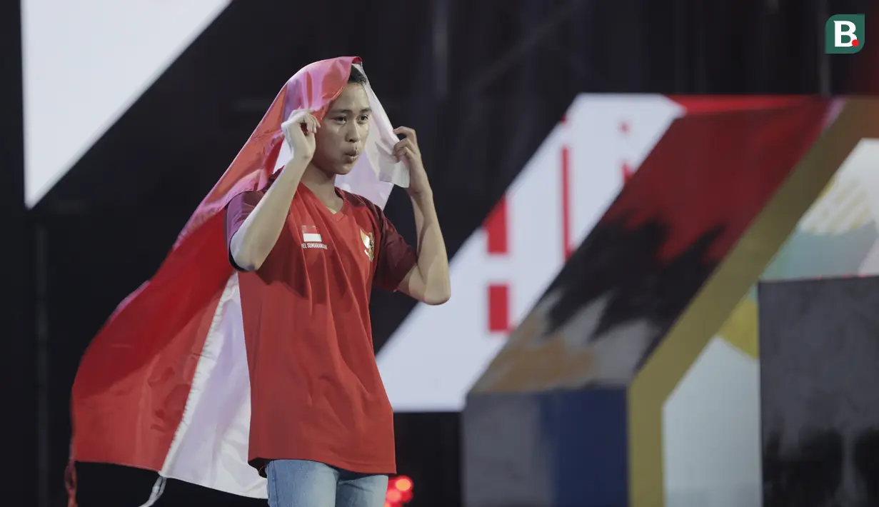 Ridel Yesaya Sumarandak melakukan selebrasi usai menjuarai  E-Sports dari nomor Clash Royale di BritAma Arena, Jakarta, Senin, (27/8/2018). Ridel mencatat rekor sebagai peraih medali emas termuda di Asian Games 2018. (Bola.com/Vascal Sapta Hadi)