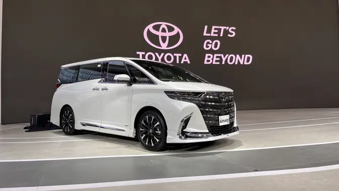 All New Toyota Alphard HEV Meluncur di GIIAS 2023. (Liputan6.com/Raden Trimutia Hatta)