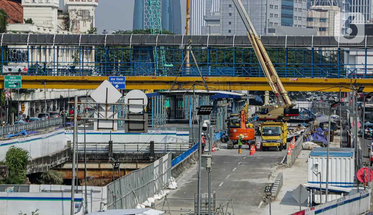 Setelah ibu kota pindah ke Ibu Kota Negara (IKN) Nusantara, pembangunan MRT Jakarta tetap dilanjutkan untuk menopang mobilitas masyarakat karena Jakarta nantinya menjadi salah satu kota bisnis. (Liputan6.com/Faizal Fanani)